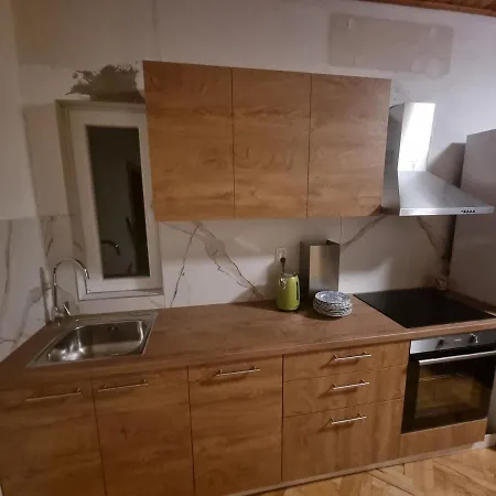 Holidey Jukic K * Seline