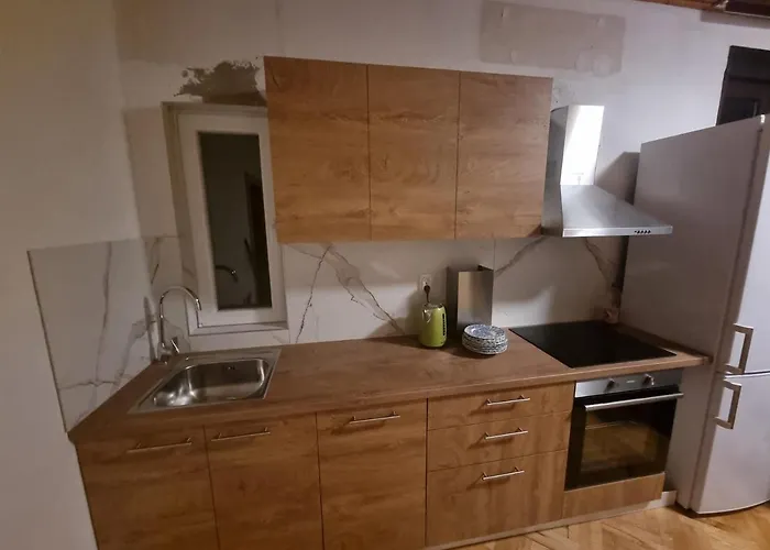 Holidey Jukic K * Seline